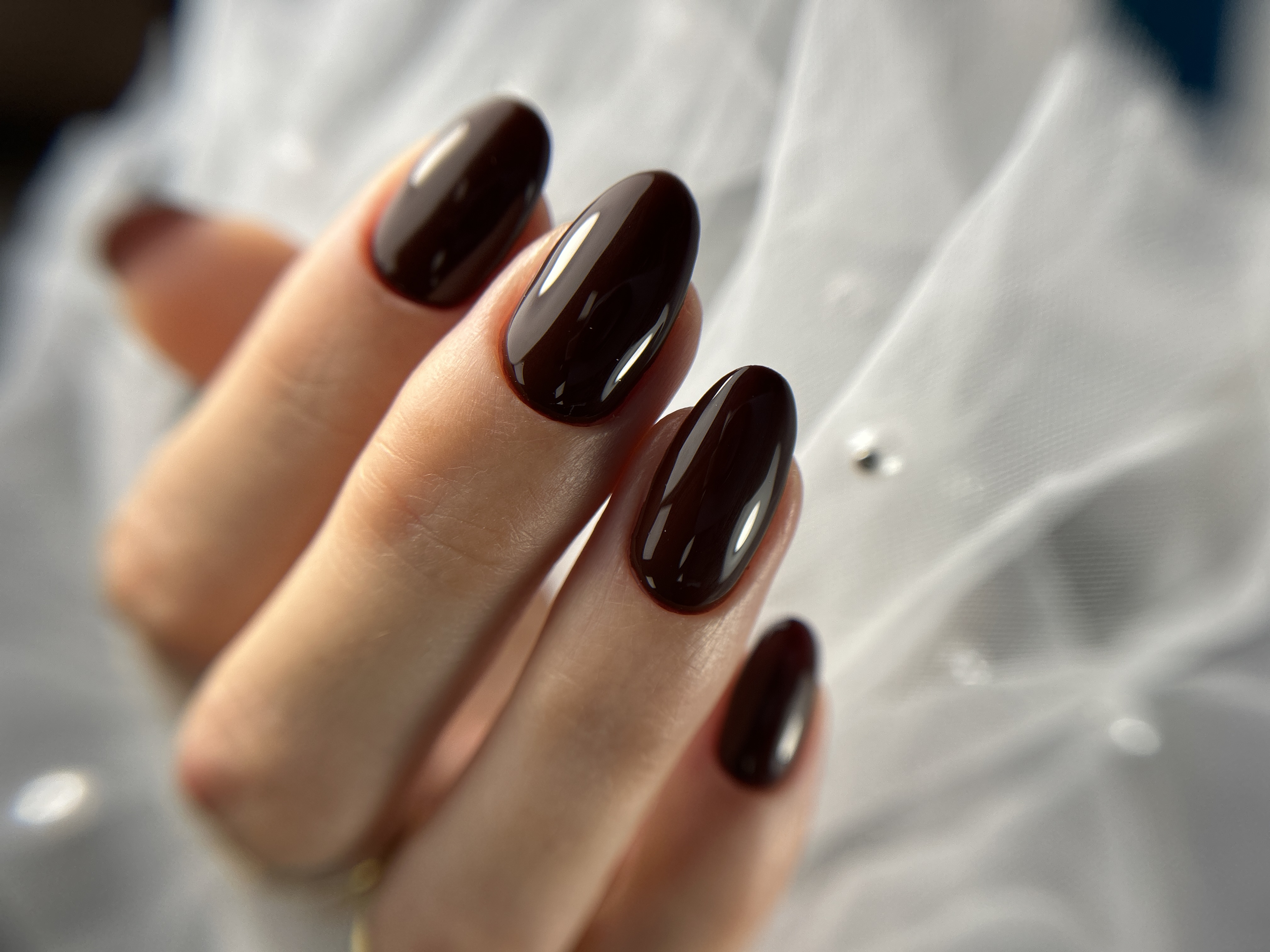 Semi-permanent bordeaux chocolat Neya Onglerie Marseille
